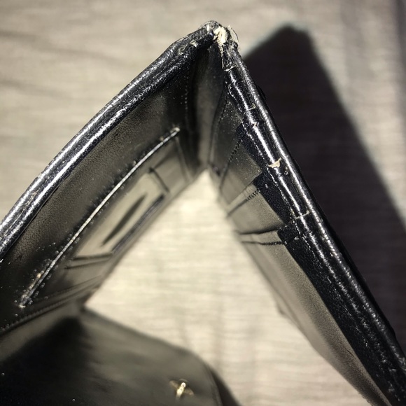Guess Black Wallet - Picture 5 of 5